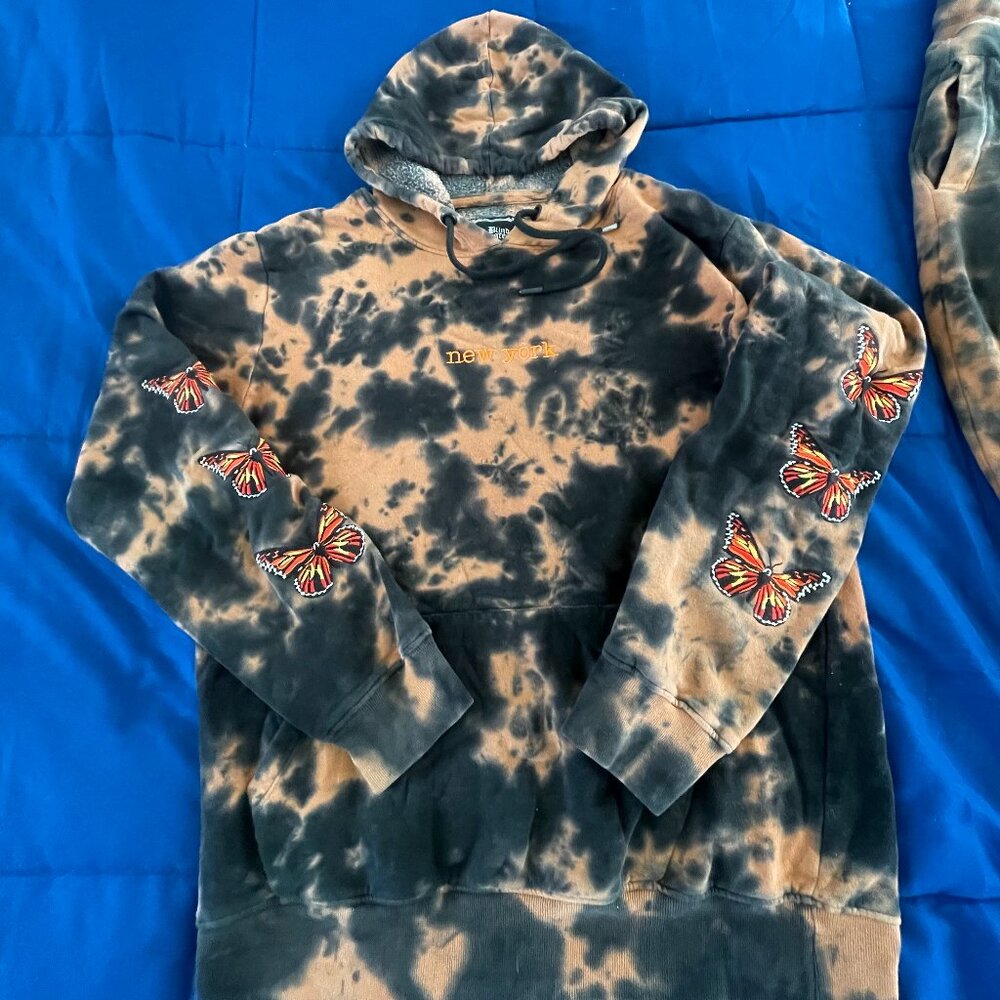 Custom Tie-Dye Butterfly Sweatsuit Set - "New York" Hoodie & Joggers - Picture 8 of 9